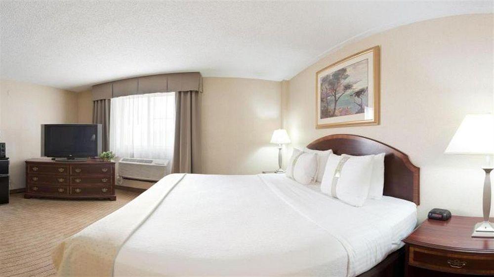 Holiday Inn & Suites Chicago-Carol Stream Wheaton By Ihg Екстер'єр фото