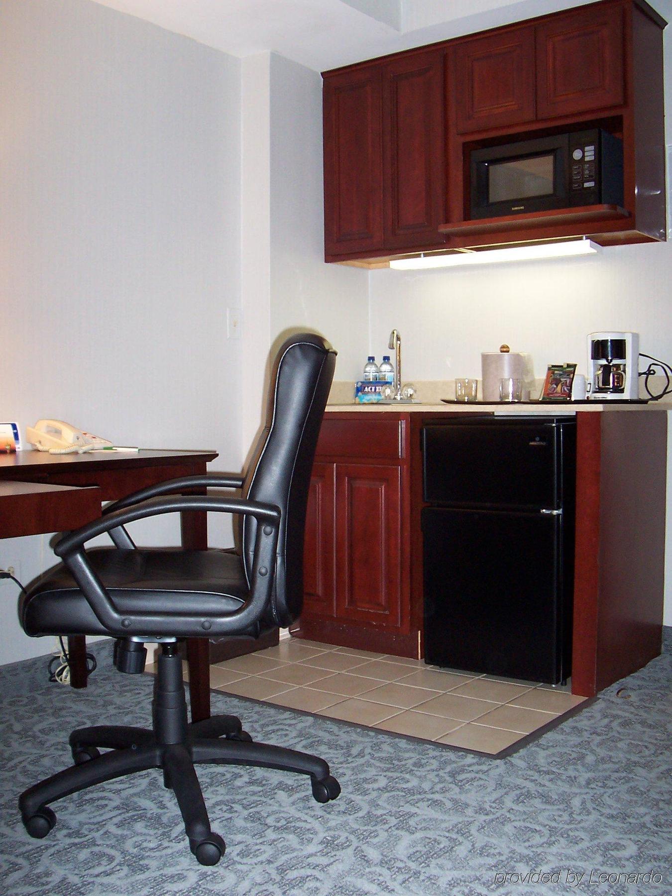 Holiday Inn & Suites Chicago-Carol Stream Wheaton By Ihg Номер фото